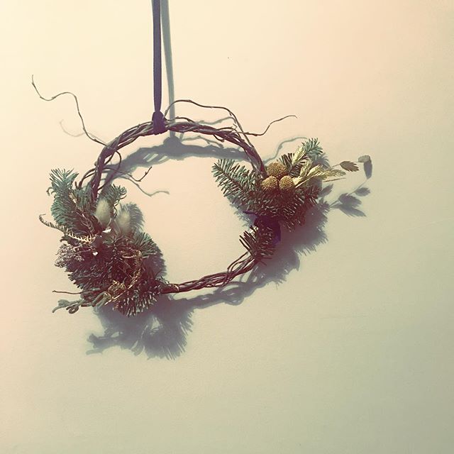 This beautiful wreath was made by @jessieandthebloom . Thank you.